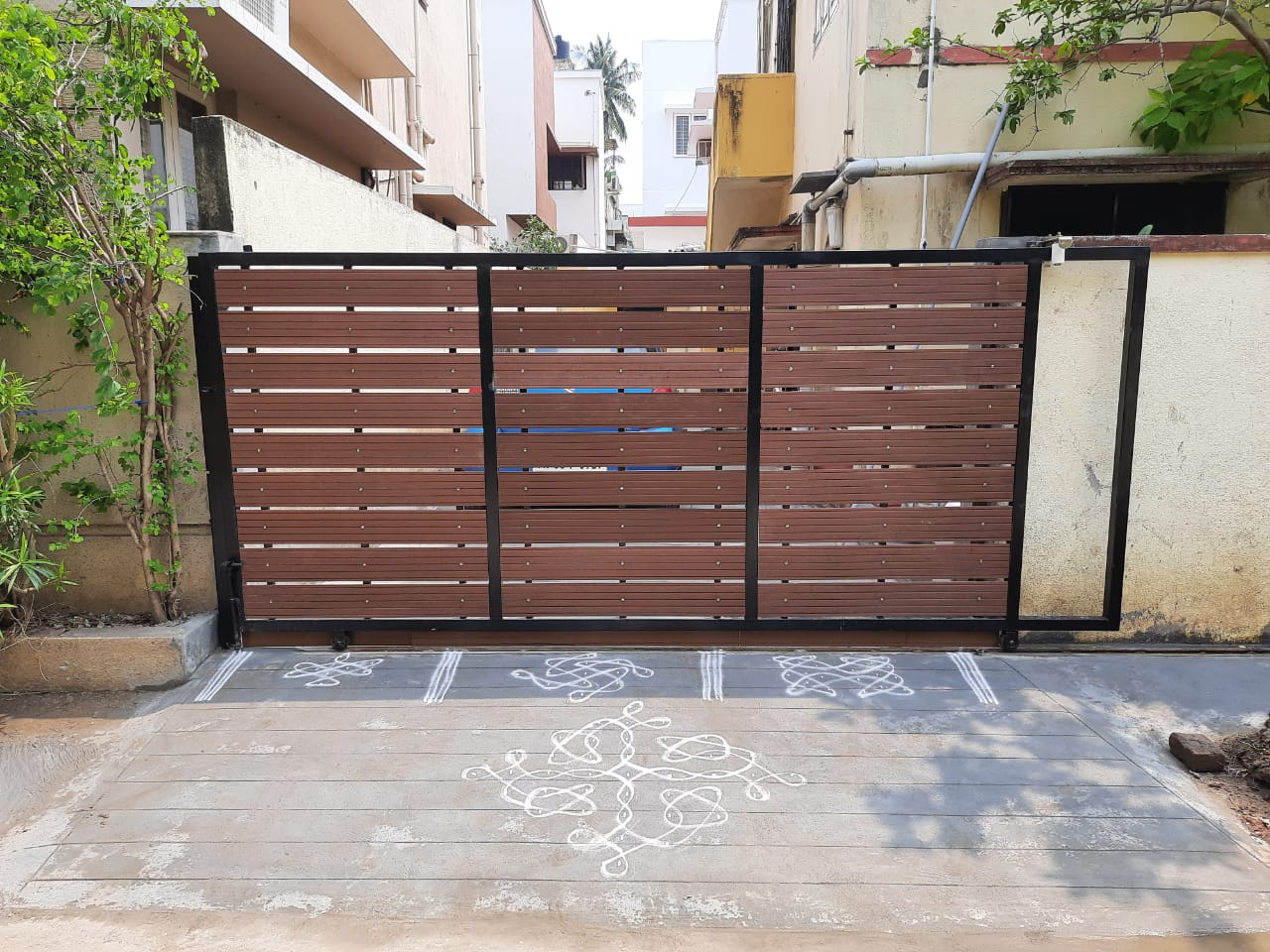 Motorized sliding gates, automatic gates, remote-controlled gates, and gate automation in Chennai. We provide expert gate repairs, motorization, and custom gate manufacturing services for steel gates, folding gates, cantilever gates, telescopic gates, grill gates, swing gates, and modern gates.